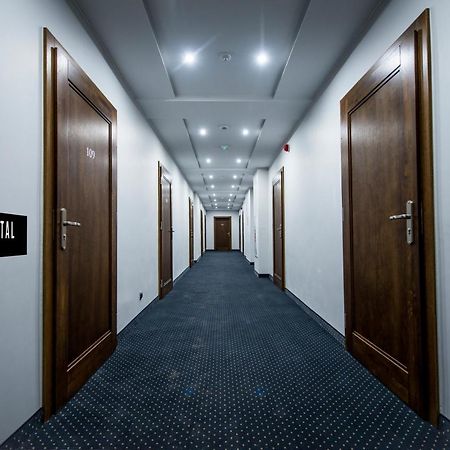 Hotel Crystal Janikowo Bagian luar foto