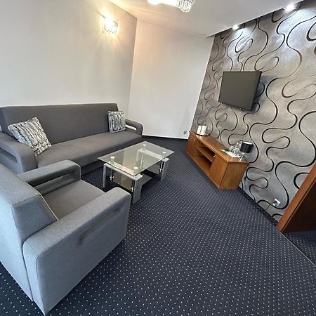 Hotel Crystal Janikowo Bagian luar foto
